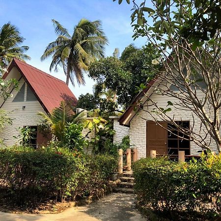 Blue Beach Resort Baanphakrimlay 외부 사진