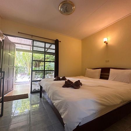 Blue Beach Resort Baanphakrimlay 외부 사진