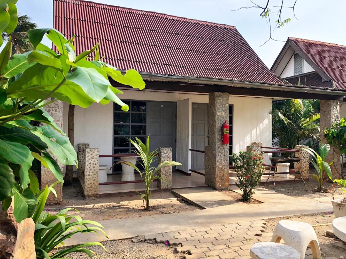Blue Beach Resort Baanphakrimlay 외부 사진
