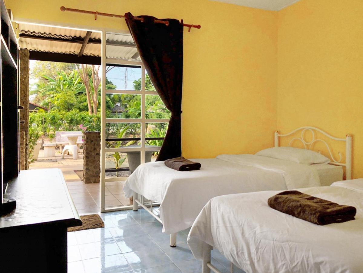 Blue Beach Resort Baanphakrimlay 외부 사진