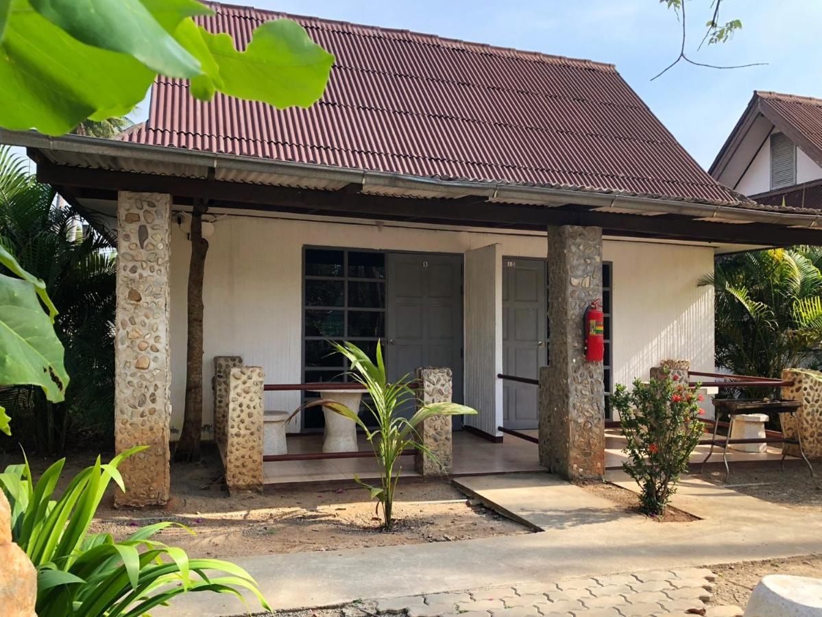 Blue Beach Resort Baanphakrimlay 외부 사진